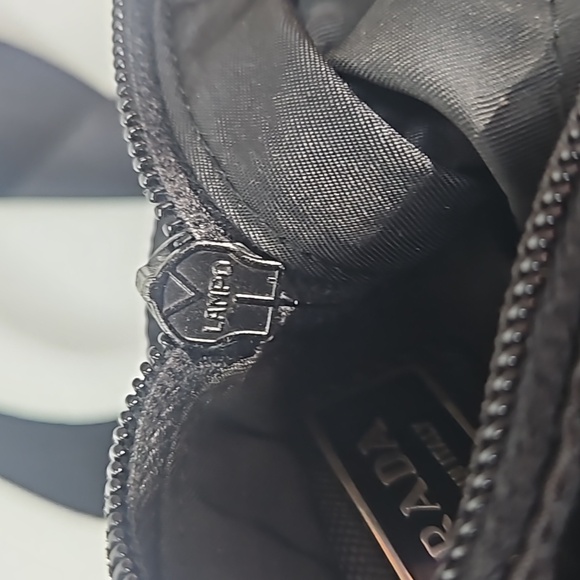 Authentic Prada Crossbody Bag Unisex - Picture 8 of 16